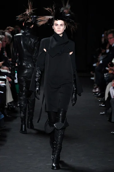 Look 11